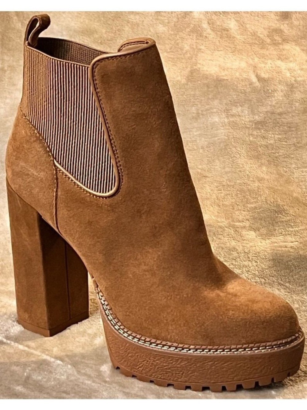 Gianni Bini
Raanta Suede Lug Sole Platform Booties NWOB $190